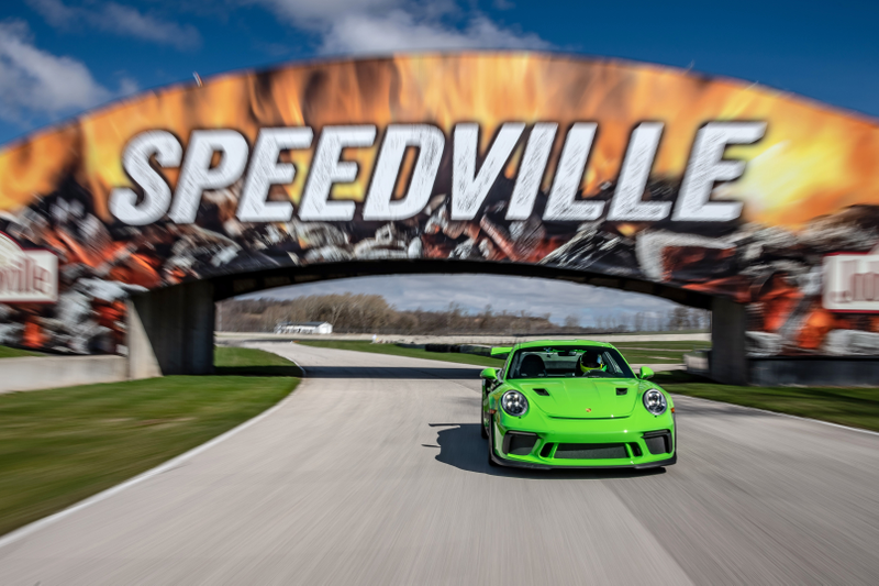 Illustration for article titled How the Extreme Porsche 911 GT3 RS Compares to the Even Faster Porsche 911 GT2 RS